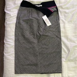 DVF black/white pencil skirt with back slit, pockets.